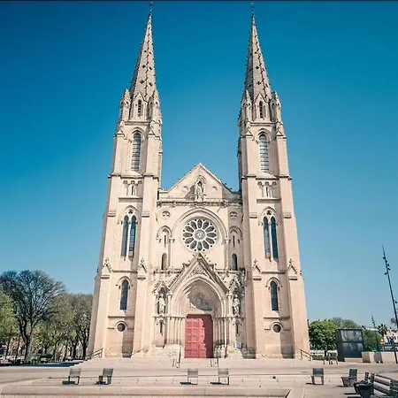 Le Contemporain-2 Chambres-vue Eglise Saint Paul نيم