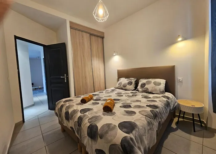 Le Contemporain-2 Chambres-vue Eglise Saint Paul *