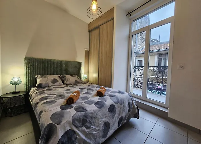 Le Contemporain-2 Chambres-vue Eglise Saint Paul