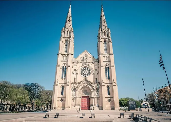 Le Contemporain-2 Chambres-vue Eglise Saint Paul نيم